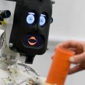 Si los robots expresan emociones, los aceptamos mejor