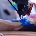 El robot industrial que le quiere quitar el trabajo a los tatuadores