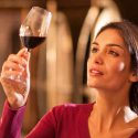 El consumo moderado de alcohol no afecta a la fertilidad de las mujeres