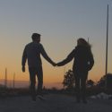 Las personas altruistas ligan más y practican más sexo