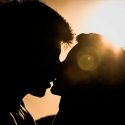 La ciencia explica por qué recuerdas con tanta nitidez dónde diste el primer beso
