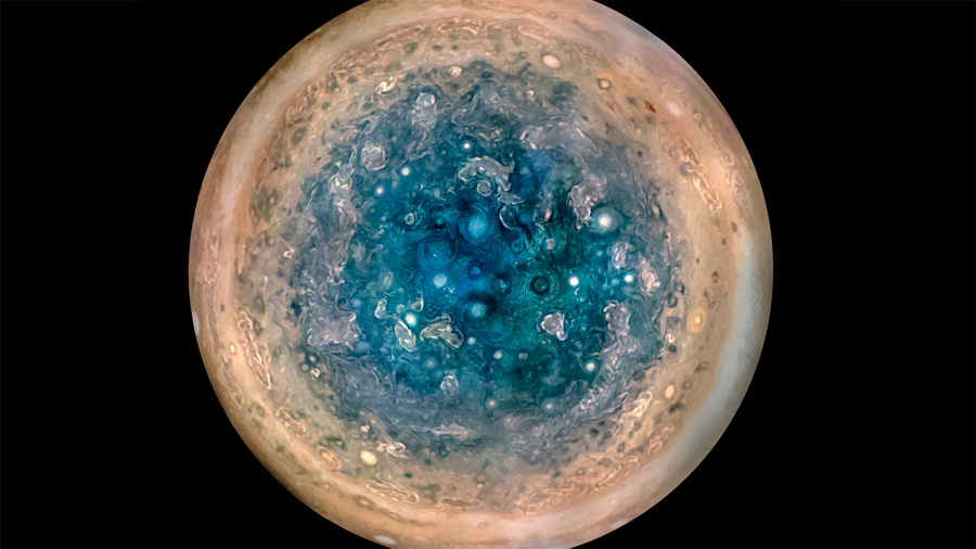 La misión Juno muestra el magnetismo y los ciclones gigantes de Júpiter