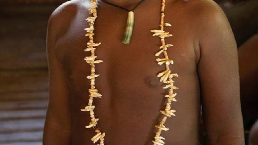 Las tribus que usan dientes de murciélagos como monedas