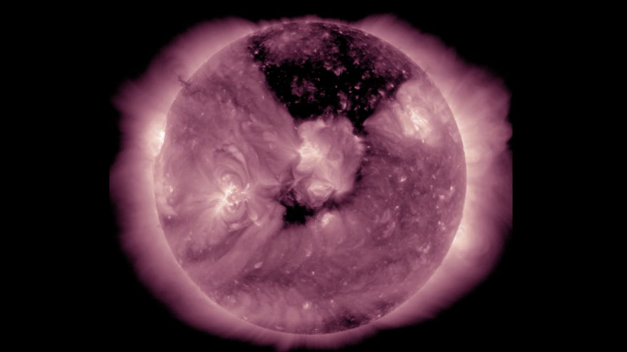 Un 'agujero' se extiende por la atmósfera del Sol