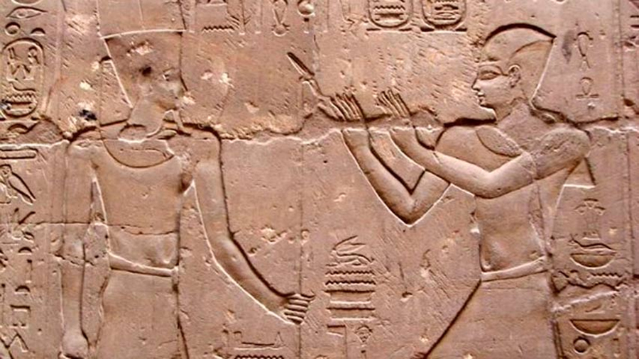 Descubren un relieve del hermano de Alejandro Magno en un templo egipcio