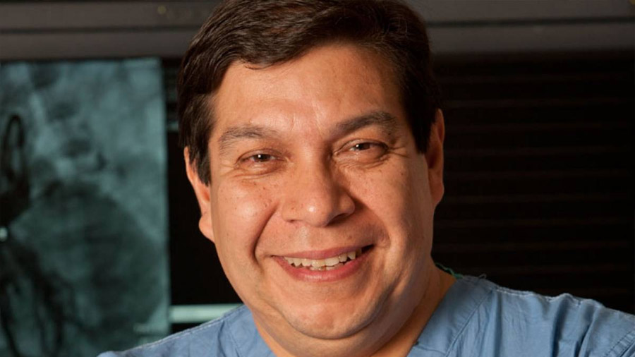 Pedro del Nido, el cirujano chileno que "hace milagros" en los corazones de niños de todo el mundo