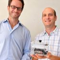 Dos biólogos argentinos crearon una mini-máquina para estudiar el ADN que ahora usan los astronautas de la NASA