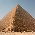 Descubren que la Gran Pirámide de Giza está “torcida”