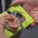 Científicos chinos lograron implantar orejas creadas con impresoras 3D