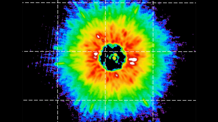 Astrónomos observan el primer enjambre de cometas en una estrella enana