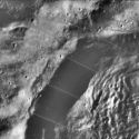 Una enorme grieta en la cara oculta de la Luna expone rocas del manto
