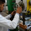Crean estudiantes ladrillo de materiales reciclados que evita daño ambiental