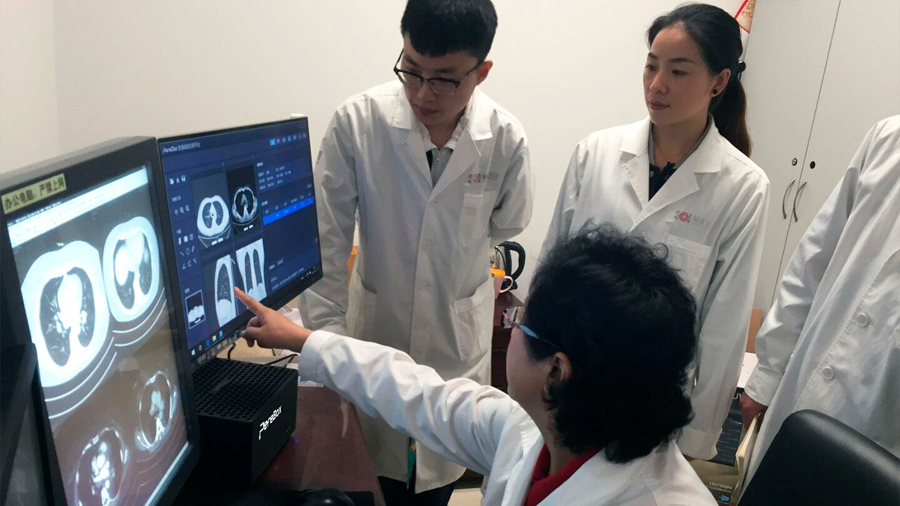 China se aferra a la IA para suplir su escasez de médicos