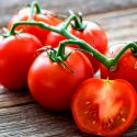 Científicos descubren que un compuesto de tomate rebaja lo infeccioso de las bacterias