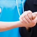 Promoverán descuentos en atención médica privada para adultos mayores