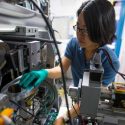 La Inteligencia Artificial acelera el descubrimiento de vidrio metálico