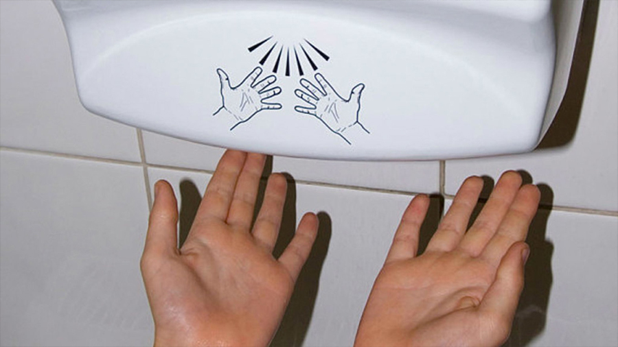 Secarse las manos con máquinas secadoras en baños podría ser peor que no lavárselas