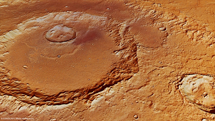 Vuela sobre el gran cráter Neukum de Marte