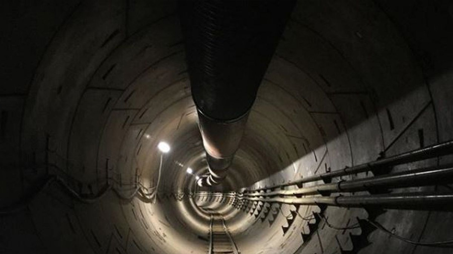 Elon Musk muestra el primer túnel de The Boring Company en Los Ángeles y anuncia "viajes gratis"