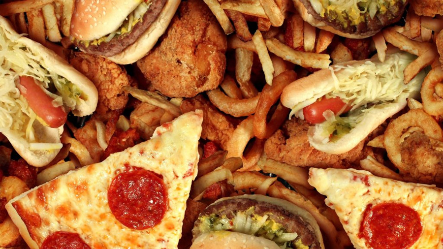 Científicos descubren que cuanto más comida basura se come, más apetitosa se vuelve