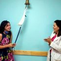 Niña de 13 años vence al cáncer tras 120 quimioterapias