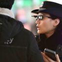 La policía china estrena unas gafas con reconocimiento facial para identificar sospechosos