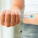 La insulina, esencial en tratar ciertas diabetes y no causa daño alguno en órganos: especialista