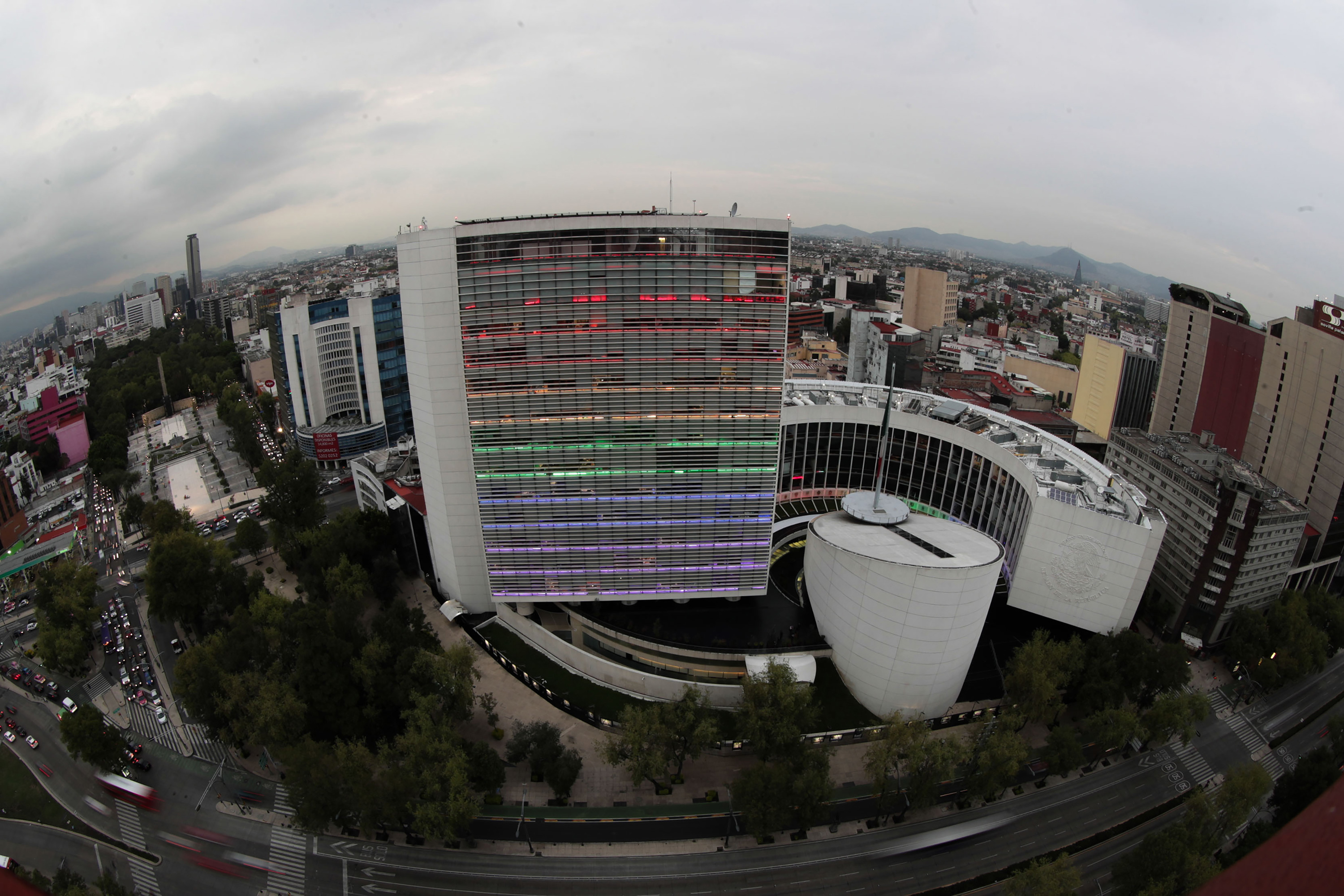 Acto de iluminación con motivo de la cuadragésima marcha del orgullo de la diversidad sexual