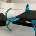 Una funda se abre como un paracaídas cuando se te cae el móvil