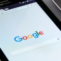 Los trucos de Google, Facebook y Microsoft para que les des tus datos