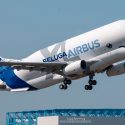 Así fue el primer vuelo de Beluga XL, el gigantesco avión de carga de Airbus con forma de ballena