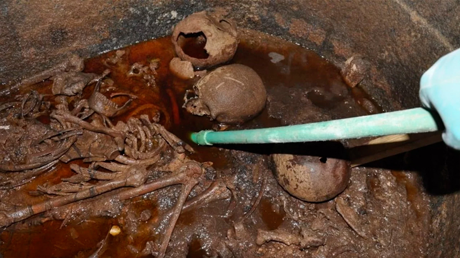 Resuelven el misterio del contenido del sarcófago negro egipcio hallado en Alejandría
