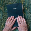 Cambios religiosos preceden a los cambios económicos de una nación