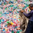 Cada minuto se compran en el mundo un millón de botellas de plástico