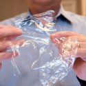 Georgia Tech desarrolla envasado biodegradable con base en mariscos y árboles
