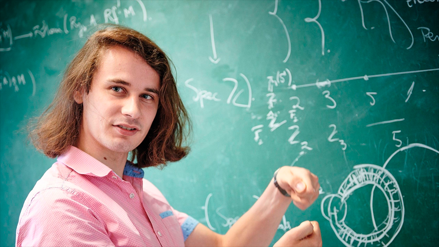El joven que rechazó 100,000 dólares a los 27años gana el ‘Nobel’ de las matemáticas