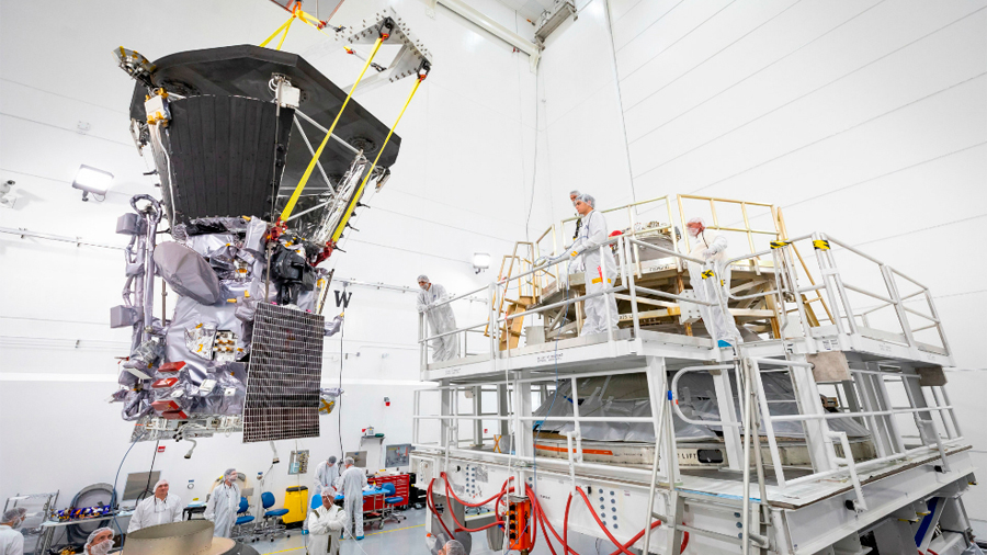 La NASA lanza con éxito la sonda solar Parker rumbo al Sol