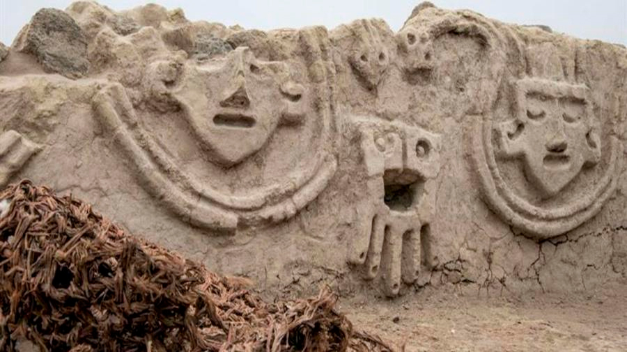 Descubren un muro de casi 4,000 años de la civilización Caral en Perú
