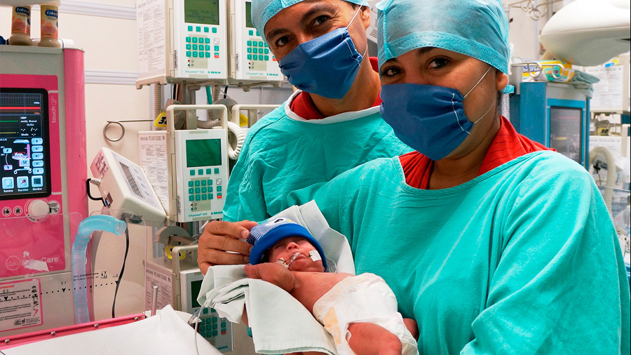 En México, un bebé nace 14 días después del parto espontáneo de su gemelo