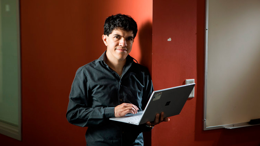 Armando Solar-Lezama, el profesor mexicano del MIT que enseña a las máquinas a programar