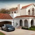 Tesla comienza a instalar sus tejas solares en hogares estadunidenses