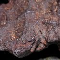 Una roca usada como tope de una puerta resultó ser un meteorito de 100.000 dólares