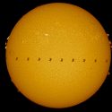Estación Espacial Internacional pasa por delante del sol