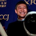 El futuro primer turista en orbitar la Luna dice confiar en Musk