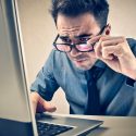 Ojo con el “síndrome visual informático” si al día pasas más de tres horas al día ante la computadora