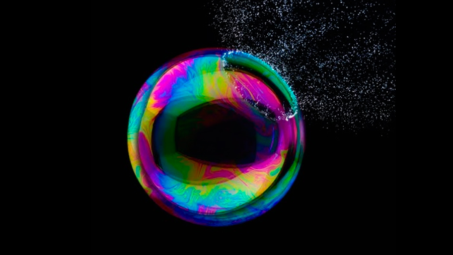 Una fórmula matemática describe cómo explotan las burbujas