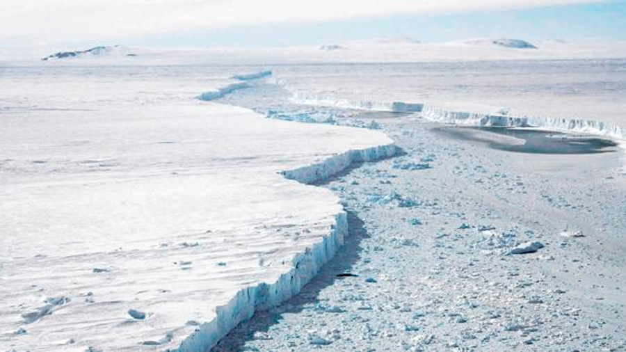 Nuevo iceberg masivo se desprende de un inestable glaciar antártico