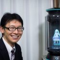 Madre de joven japonés no quiso ir a su boda porque se casó ¡con un holograma!