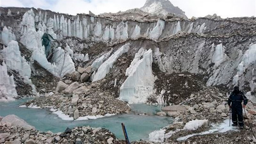 Hielo peligrosamente 'caliente' en el glaciar más elevado del mundo, en las laderas del Everest