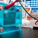 Descubren cómo generar combustible de hidrógeno a partir de agua y luz solar